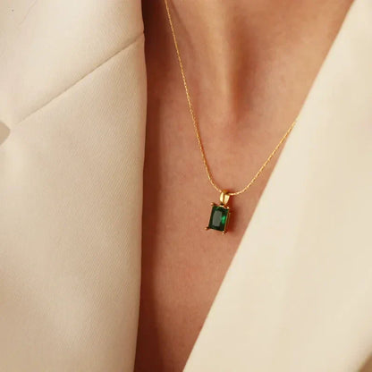 Dainty Star Shaped Pendant Necklace