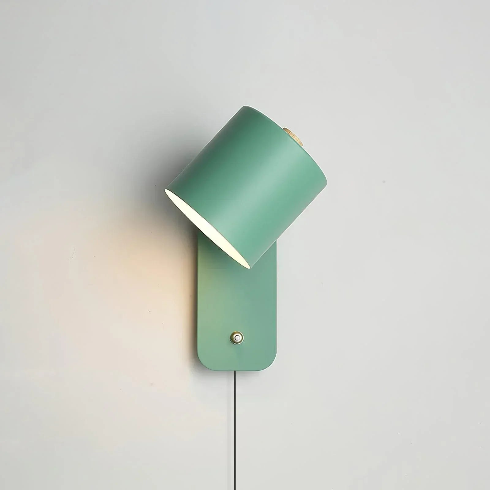 Contemporary Slim LED Wall Lamp - Luxicro
