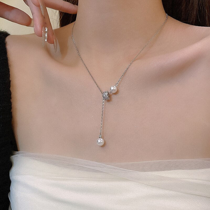 Fashionable White Pearl Pendant Necklace - Luxicro