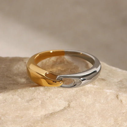 Elegant Classic Chain Buckle Ring