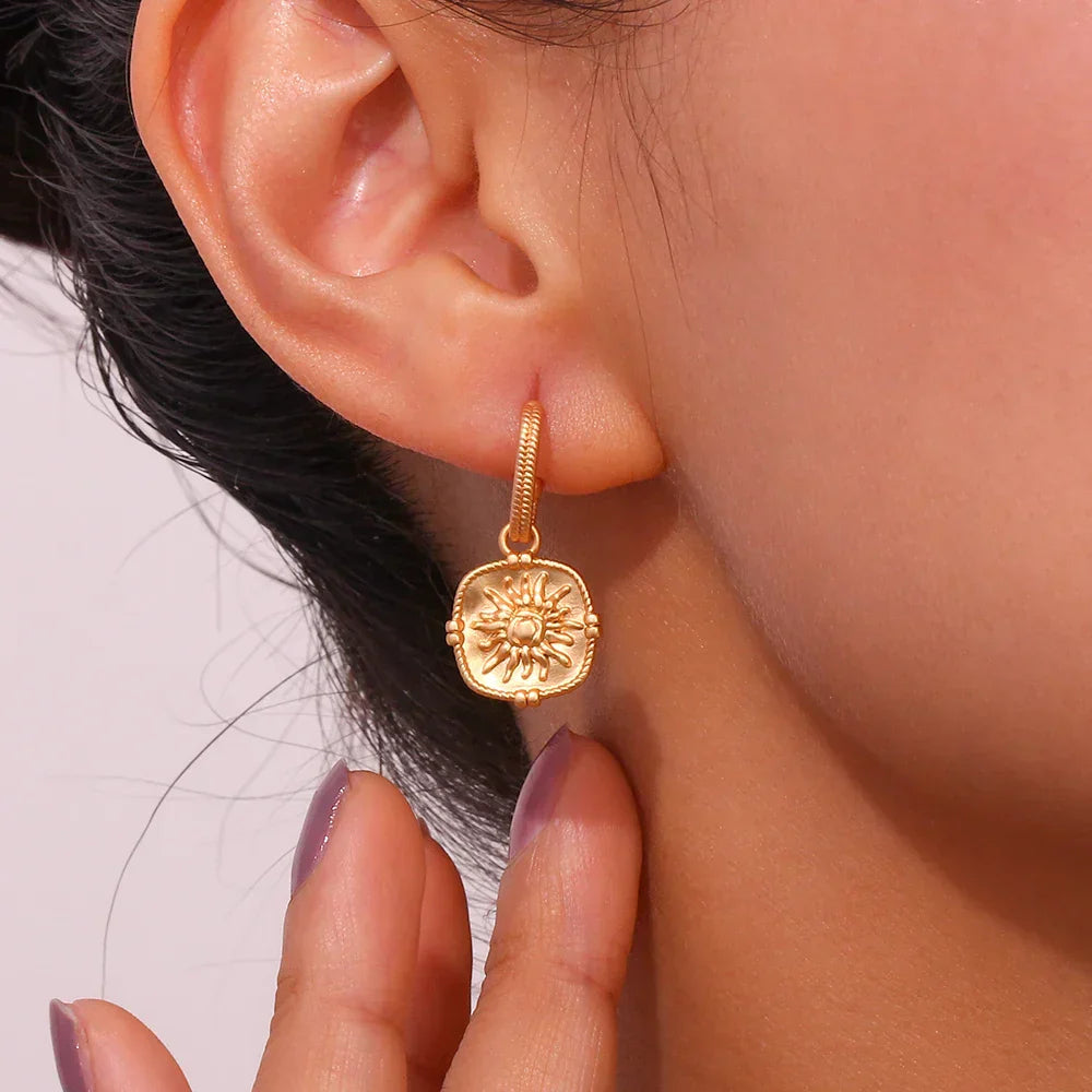 Dainty Yellow Gold Teardrop Earrings - Luxicro