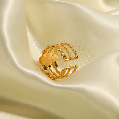 Classic 18k Gold Triple Flower Ring Set