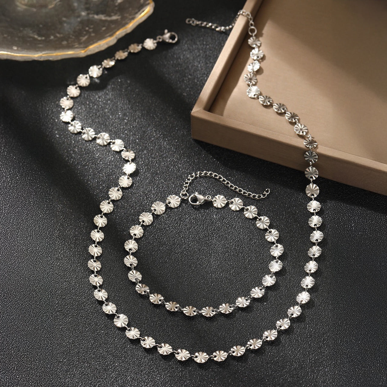 Stylish Circular Spiral Pendant Set