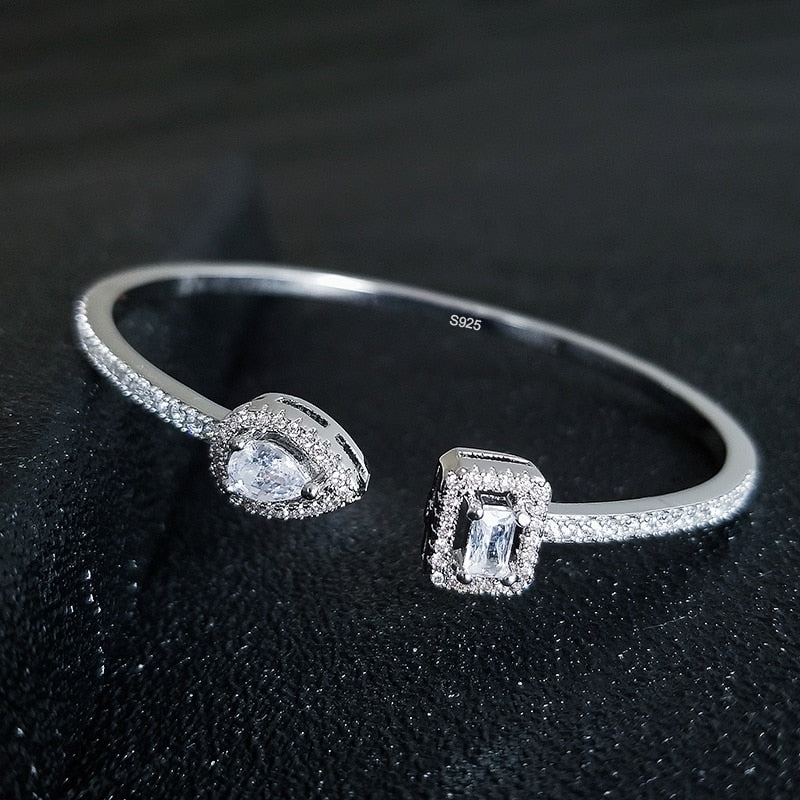 Trendy Expandable Wing Charm Bangle Bracelet - Luxicro