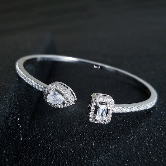 Delicate Floral Expandable Silver Tone Bangle - Luxicro