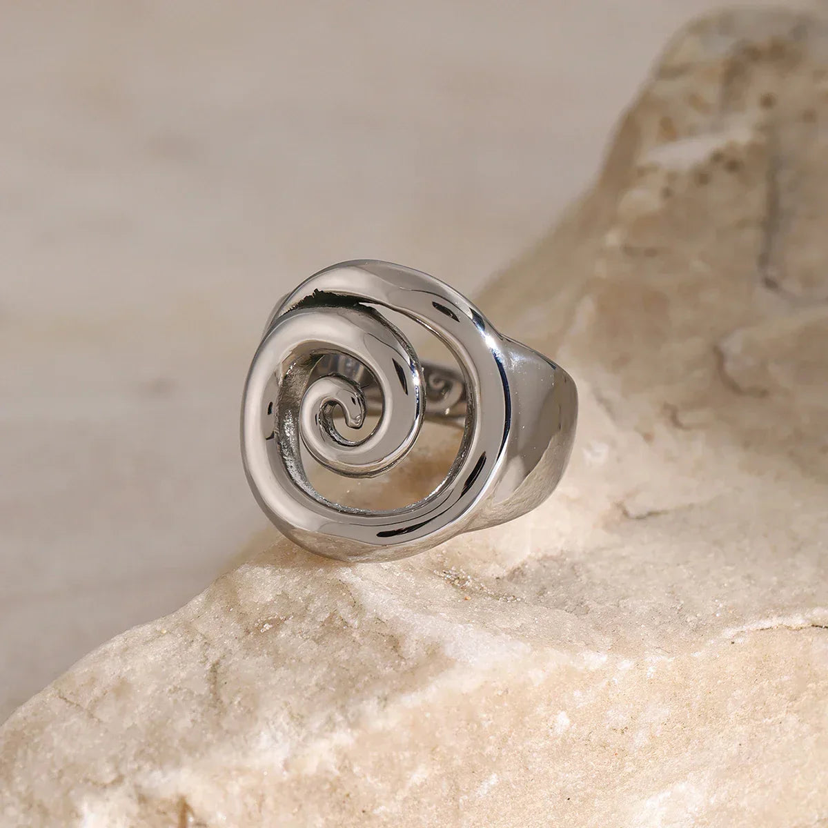Elegant 14k Gold Twisted Ring