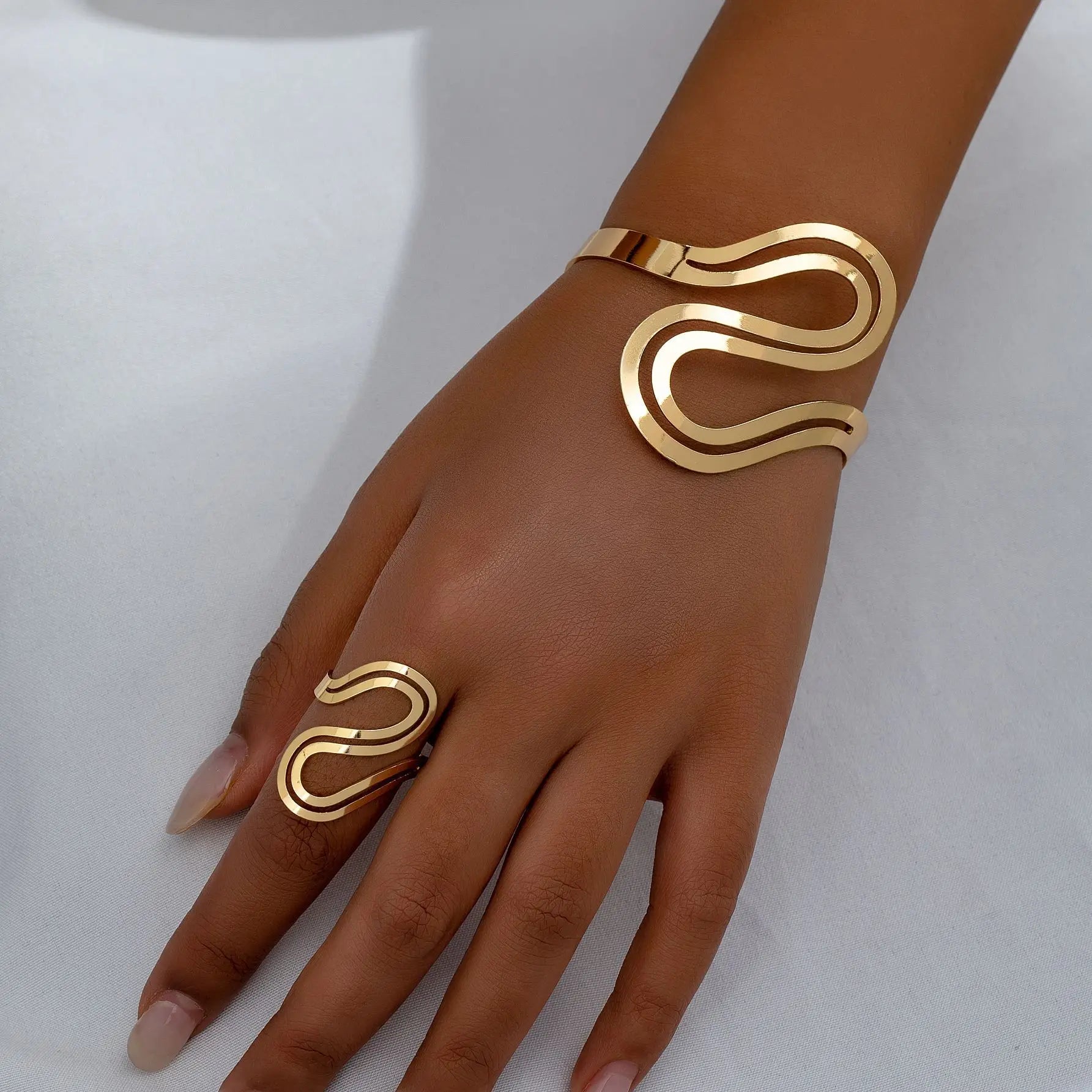 Fashionable Twist Bracelet and Ring Set - Luxicro