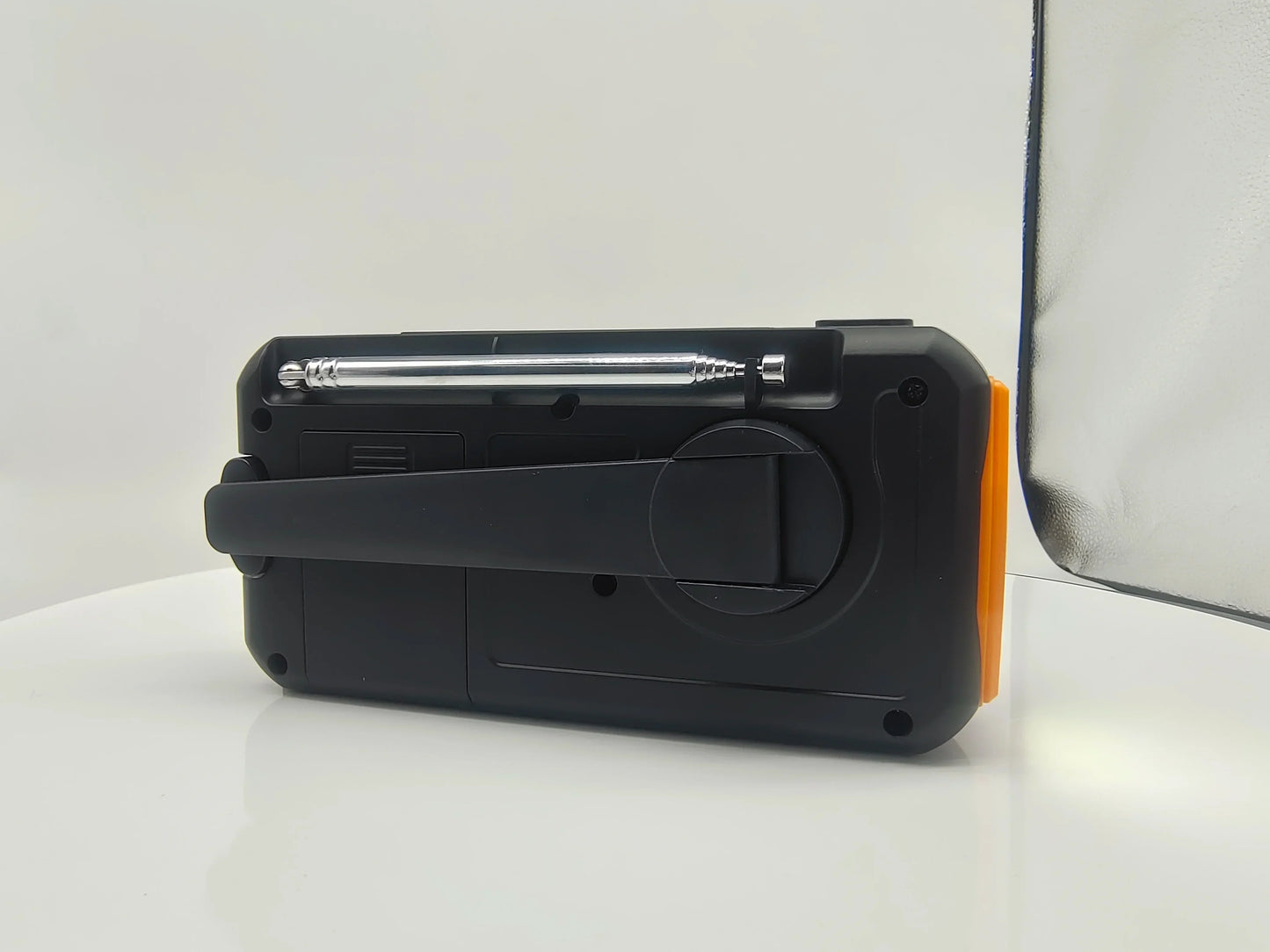 Compact Solar Emergency Radio with FM