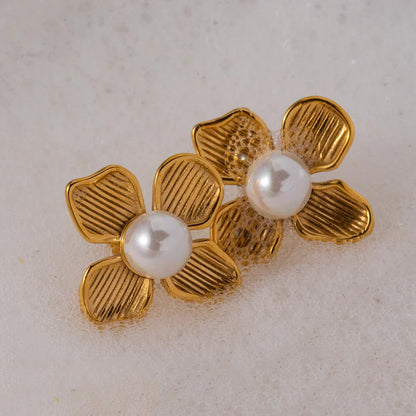 Elegant 18k Gold Pearl Drop Necklace