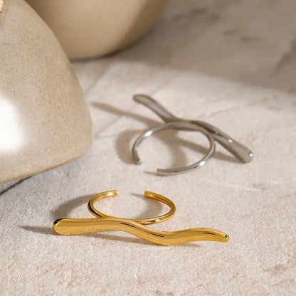Stylish Wavy Patterned Ring