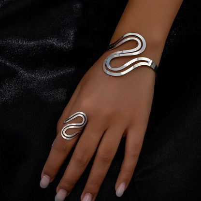 Fashionable Twist Bracelet and Ring Set