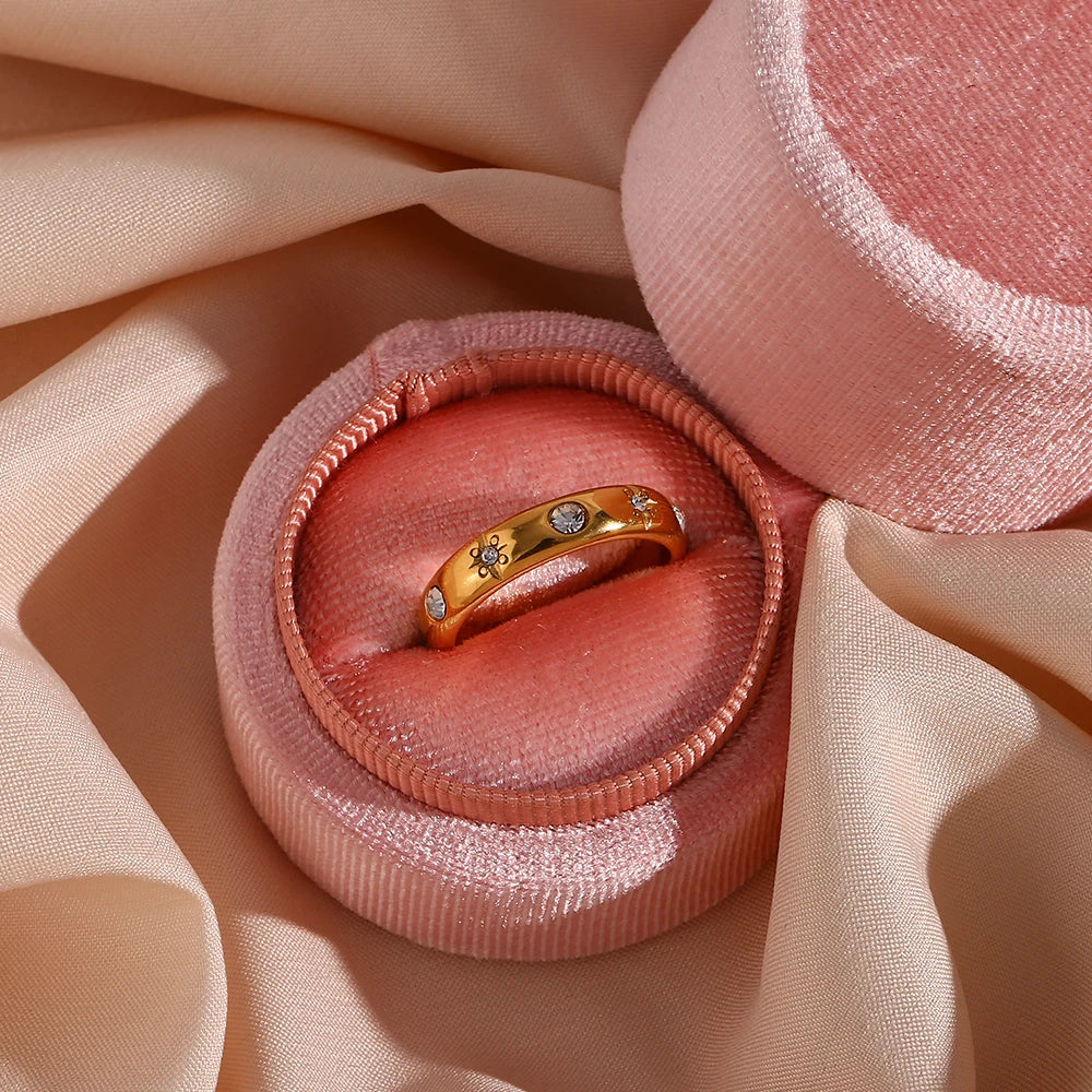 Glamorous Diamond Gold Engagement Ring