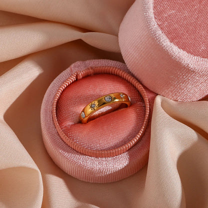 Glamorous Diamond Gold Engagement Ring
