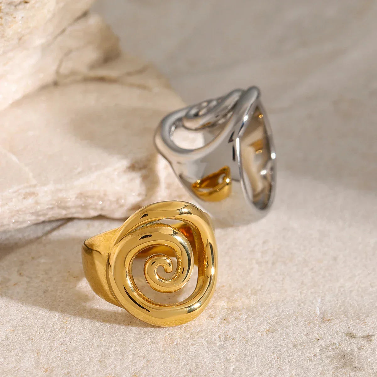 Elegant Gold Twist Ring - Luxicro