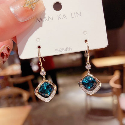 Beautiful Floral Dangling Drop Earrings