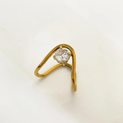 Luxurious 18k Gold Diamond Solitaire Engagement Ring