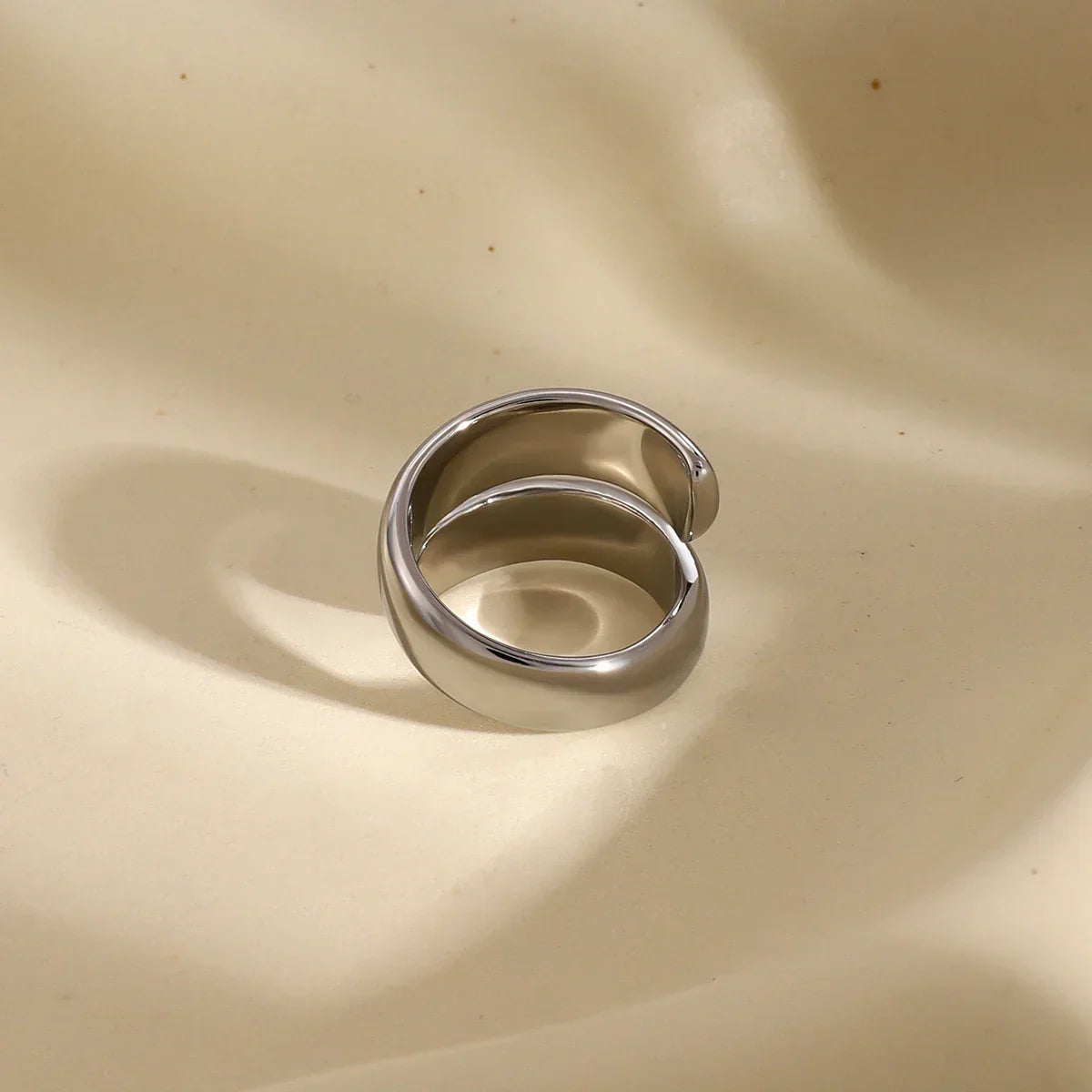 Elegant Gold Thin Band Ring