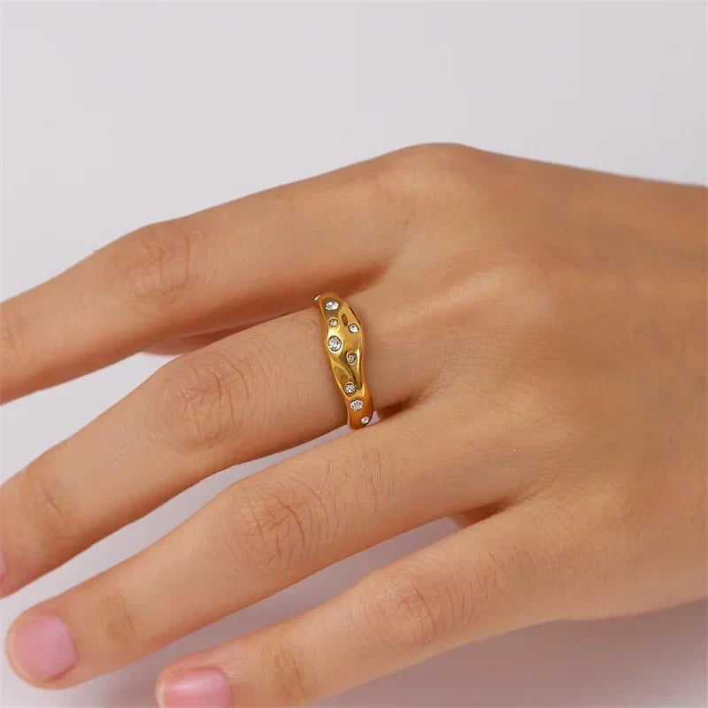 Elegant Diamond 14k Gold Wedding Ring