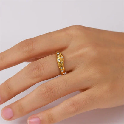 Elegant Diamond 14k Gold Wedding Ring