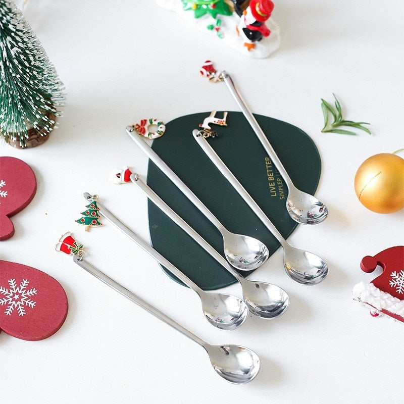 Festive 4 Piece Dining Table Setting