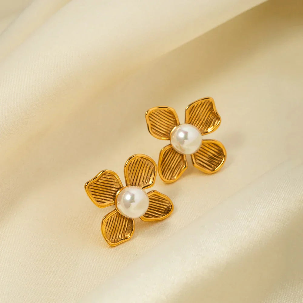 Elegant 18k Gold Pearl Drop Necklace - Luxicro