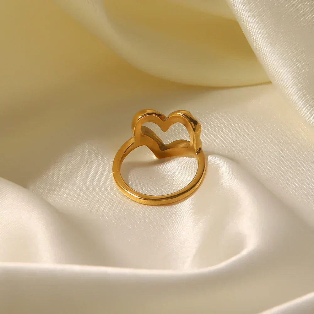 Luxurious Gold Heart Shape Engagement Ring
