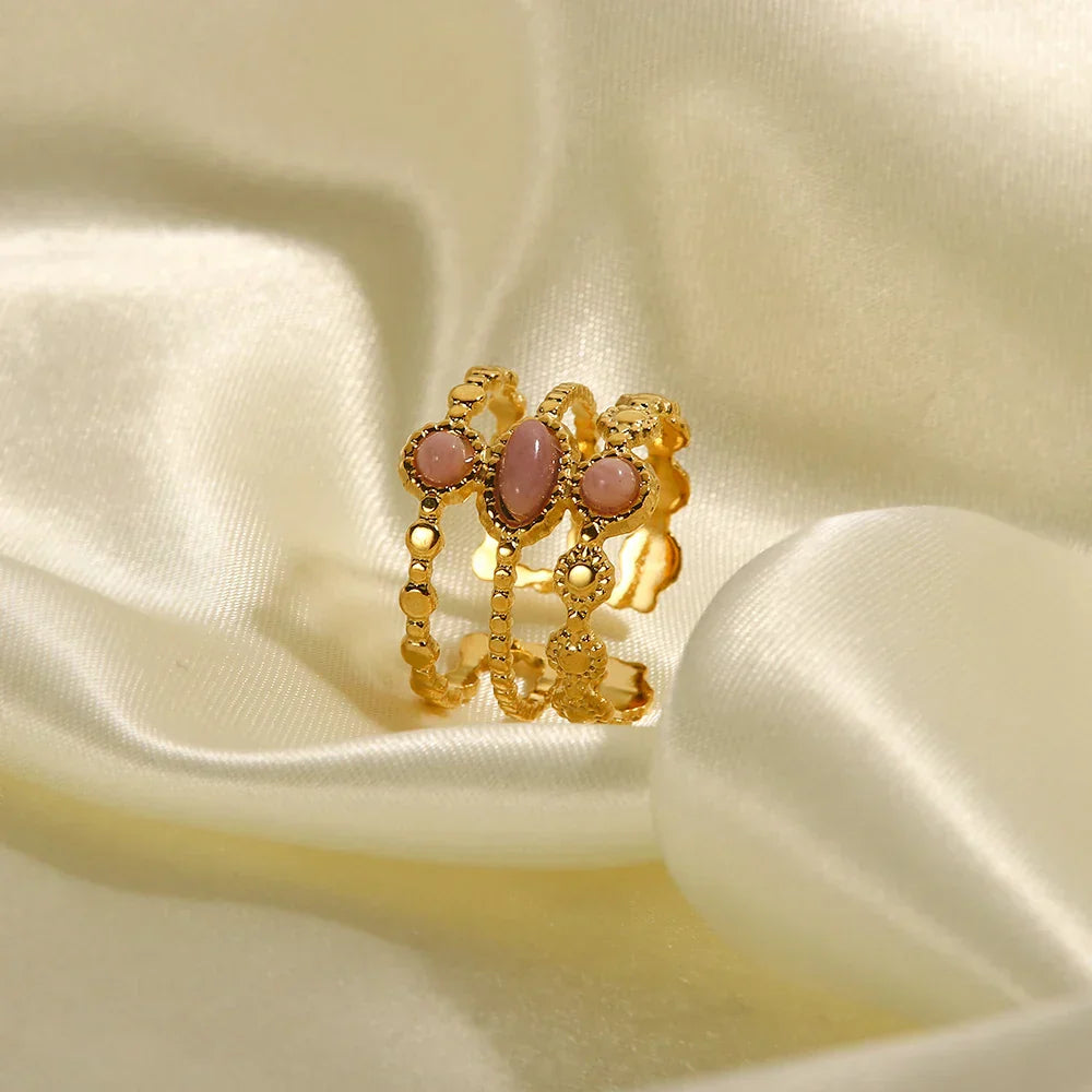 Classic 18k Gold Triple Flower Ring Set