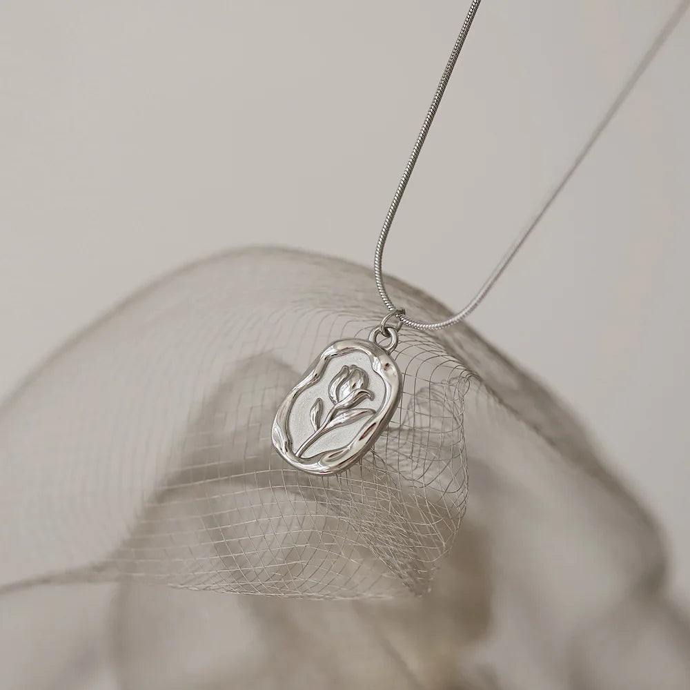 Dainty Floral Pendant Chain Necklace