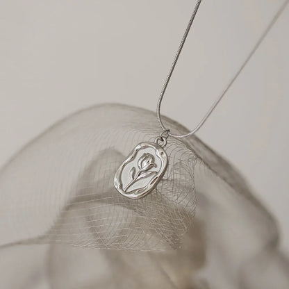 Dainty Floral Pendant Chain Necklace