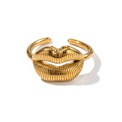Romantic Heart Shaped Engagement Ring - Luxicro