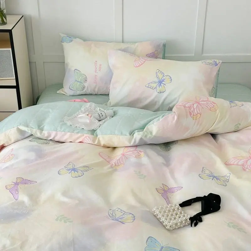 Soft Floral Pattern Bedding Set