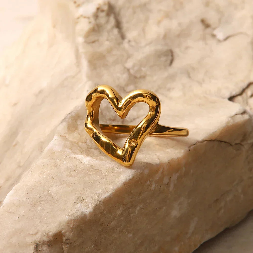 Luxurious Gold Heart Shape Engagement Ring