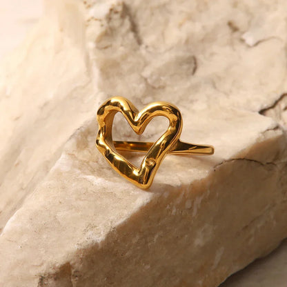 Luxurious Gold Heart Shape Engagement Ring