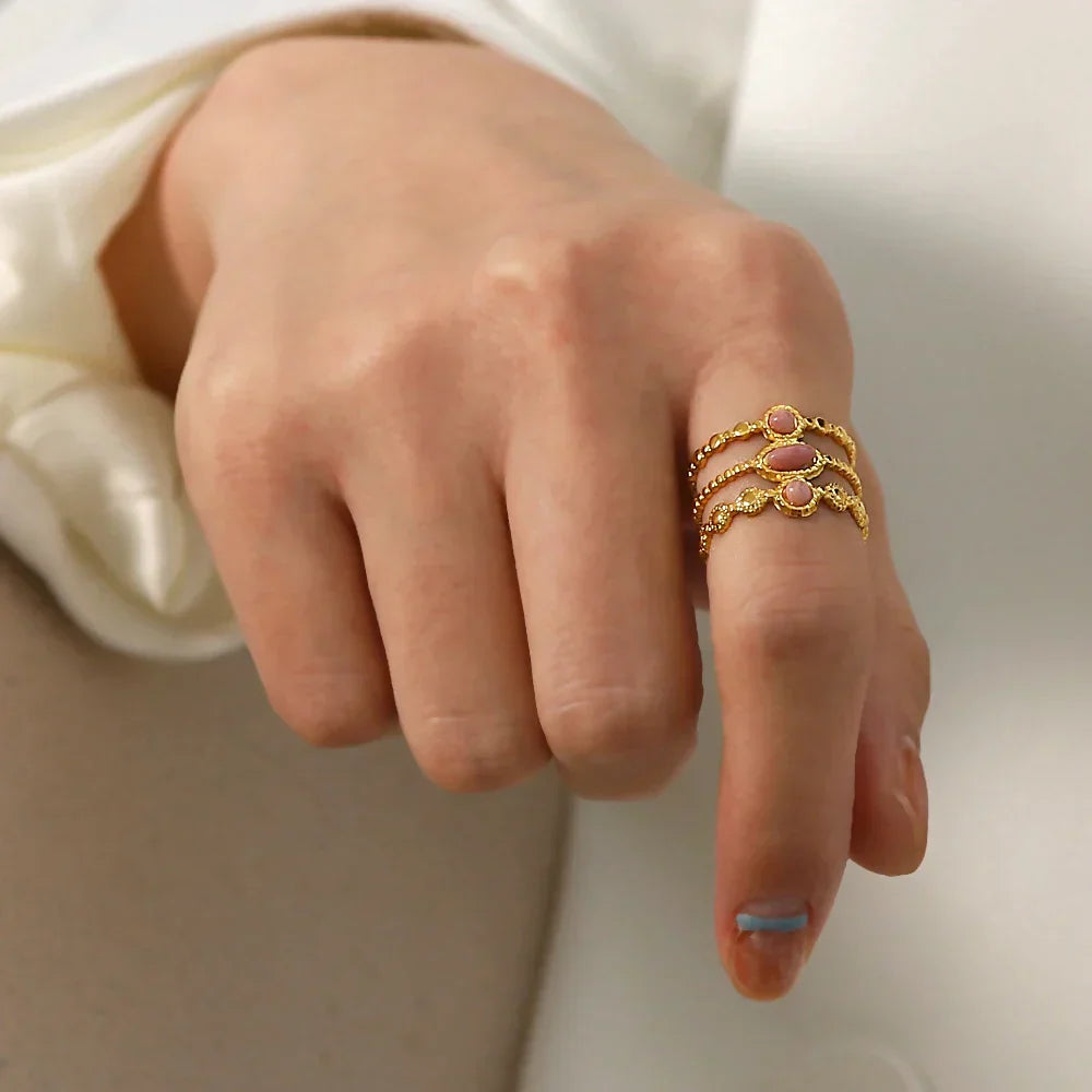 Classic 18k Gold Triple Flower Ring Set - Luxicro