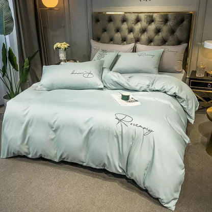 Elegant Patterned Bedding Set