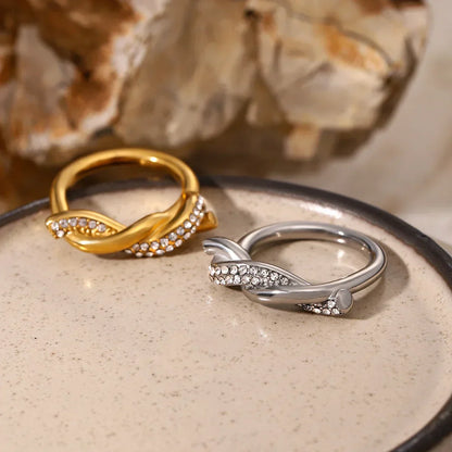 Luxurious Diamond Solitaire Engagement Ring