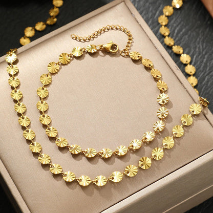 Stylish Circular Spiral Pendant Set