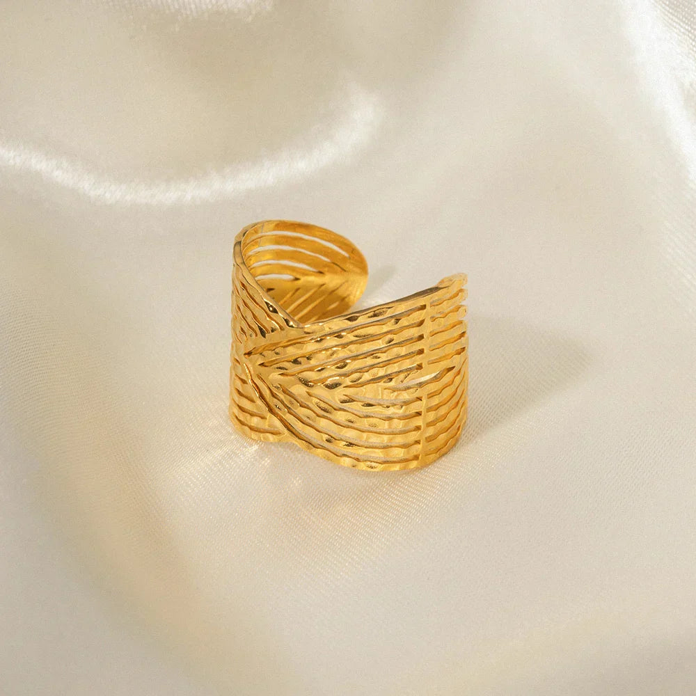 Premium 18k Gold Geometric Bar Ring