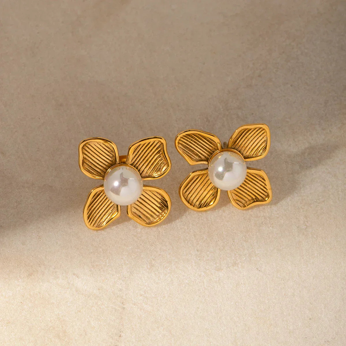 Elegant 18k Gold Pearl Drop Necklace