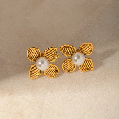 Elegant 18k Gold Pearl Drop Necklace