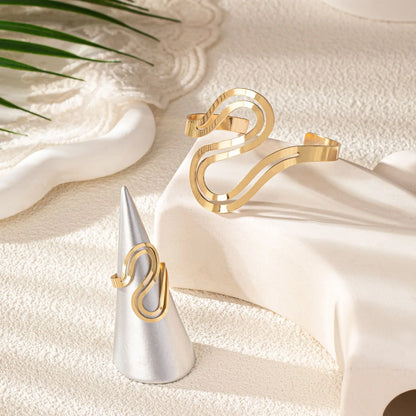 Fashionable Twist Bracelet and Ring Set