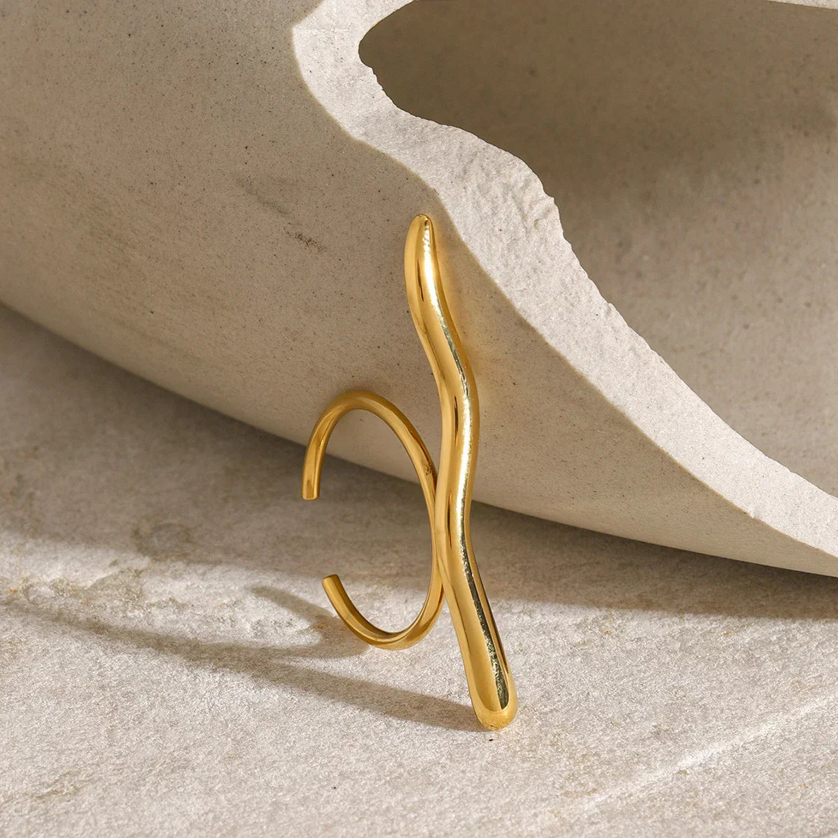 Stylish Wavy Patterned Ring