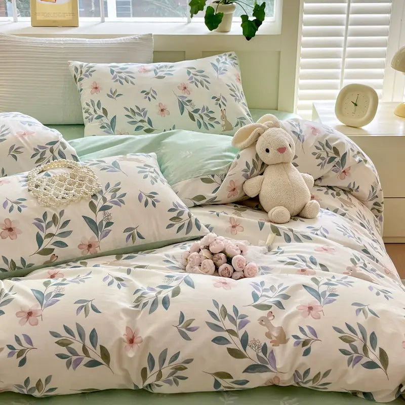 Soft Floral Pattern Bedding Set