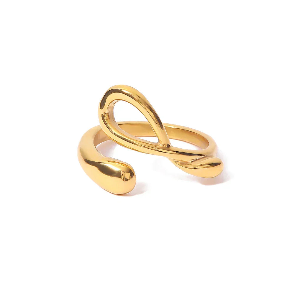 Elegant 18k Gold Curved Band Ring