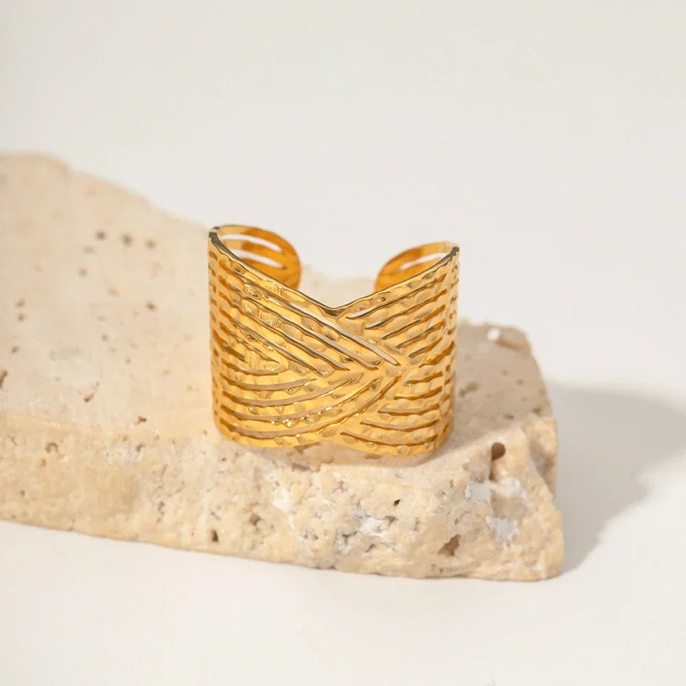 Premium 18k Gold Geometric Bar Ring - Luxicro