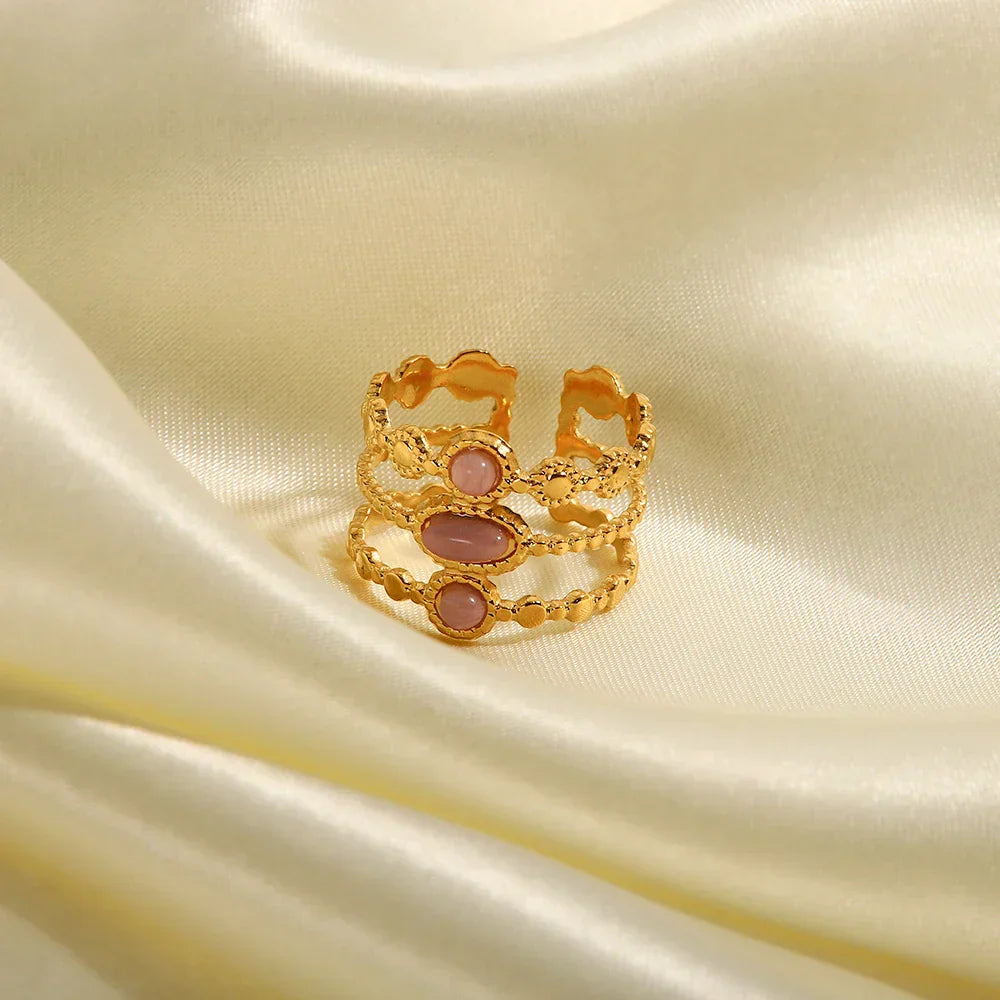 Classic 18k Gold Triple Flower Ring Set