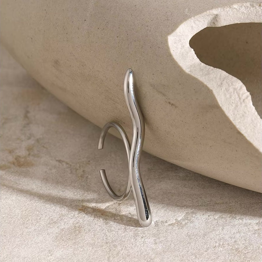 Stylish Wavy Patterned Ring
