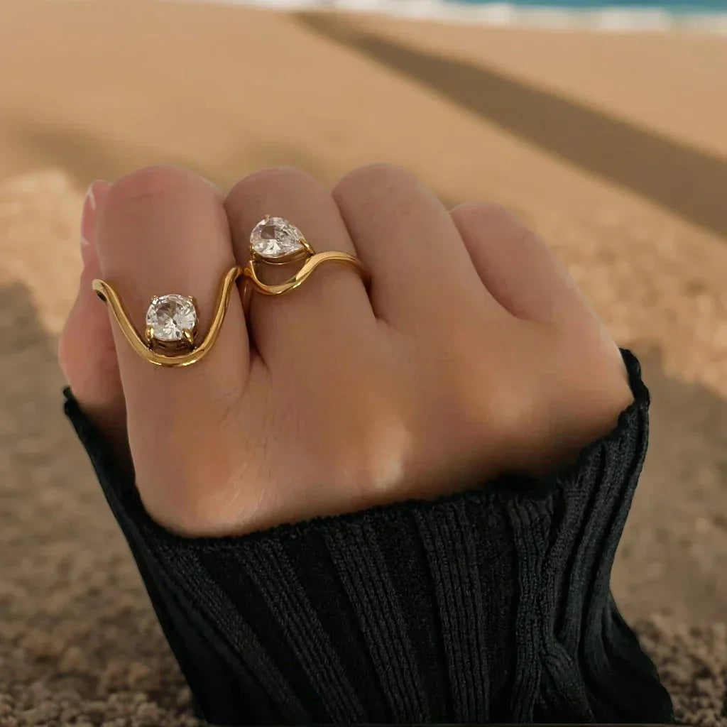 Luxurious 18k Gold Diamond Solitaire Engagement Ring - Luxicro