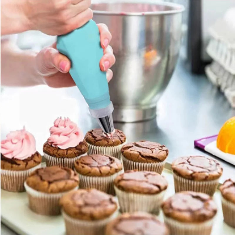 Simple Decorating Kit with Reusable Bags and Tips - Luxicro