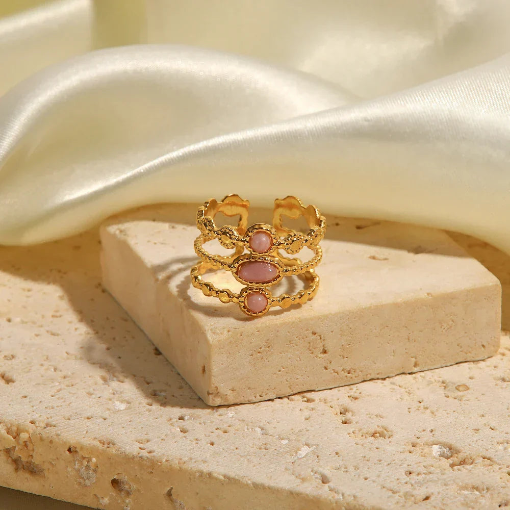 Classic 18k Gold Triple Flower Ring Set
